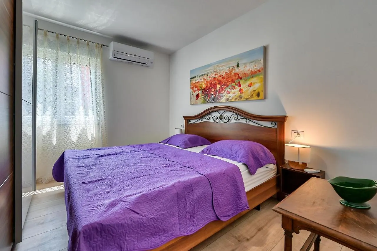 Holiday House Mirna With Swimming Pool And Jacuzzi Pula 0*,  Croácia