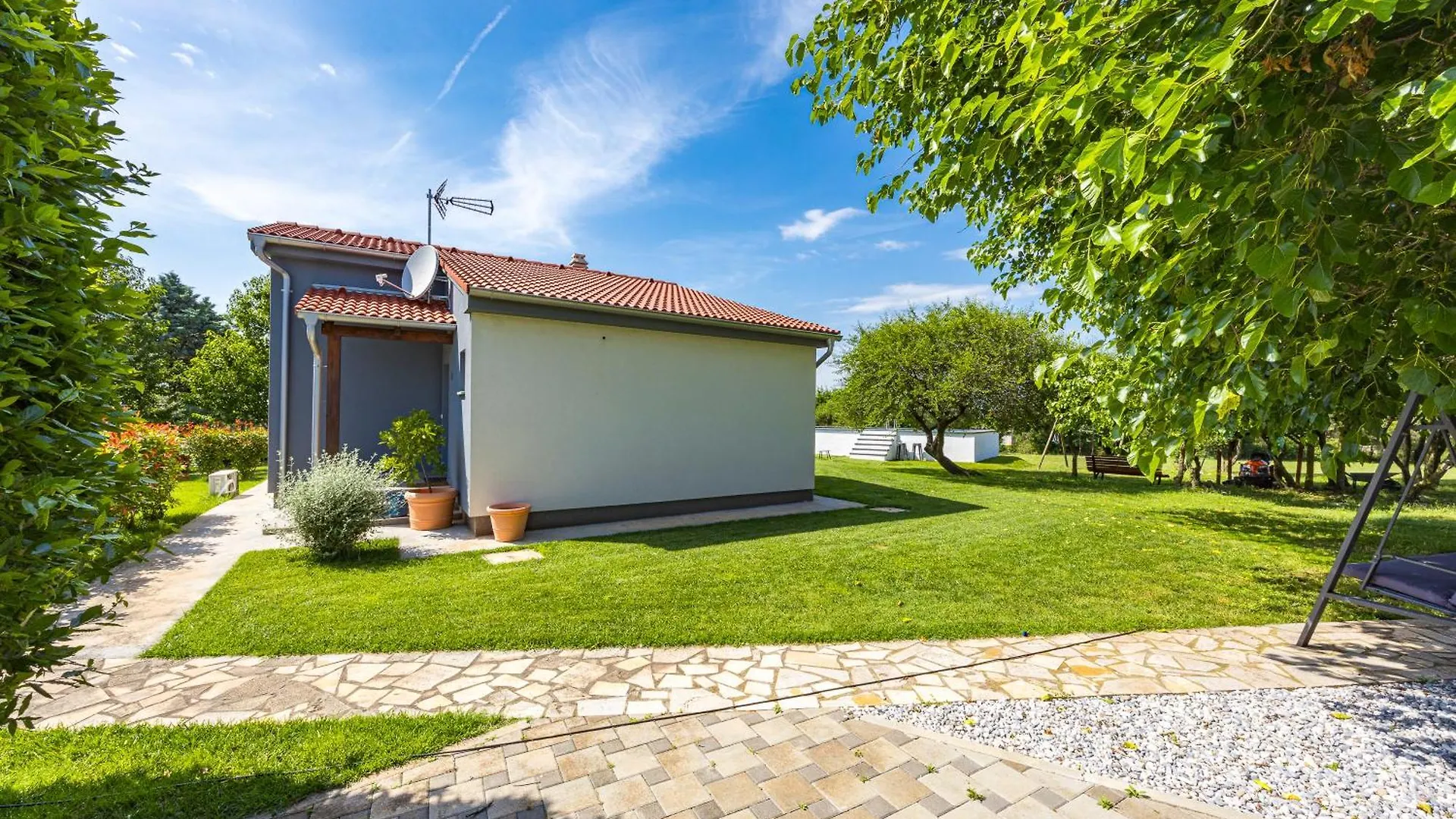 Holiday House Mirna With Swimming Pool And Jacuzzi Pula 0*,