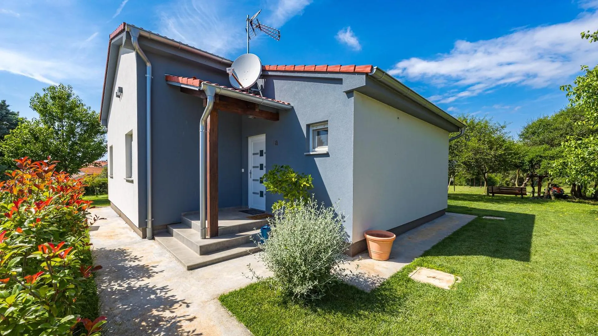 Holiday House Mirna With Swimming Pool And Jacuzzi Pula Casa de Férias